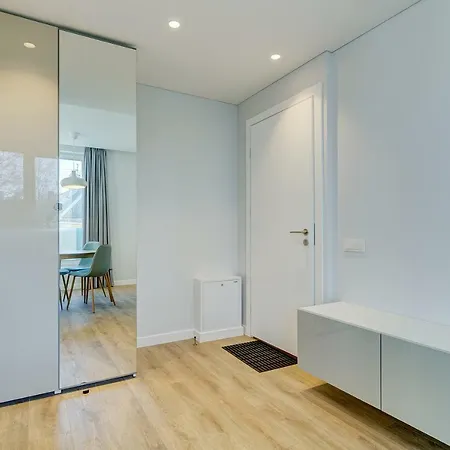 Apartment Center 10b *